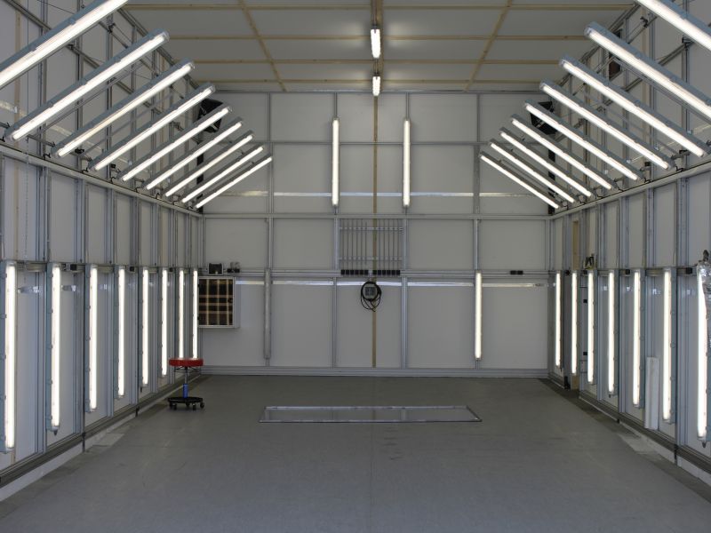 Bildergalerie - HERMETISCH ABGESCHLOSSENE WERKSHALLE